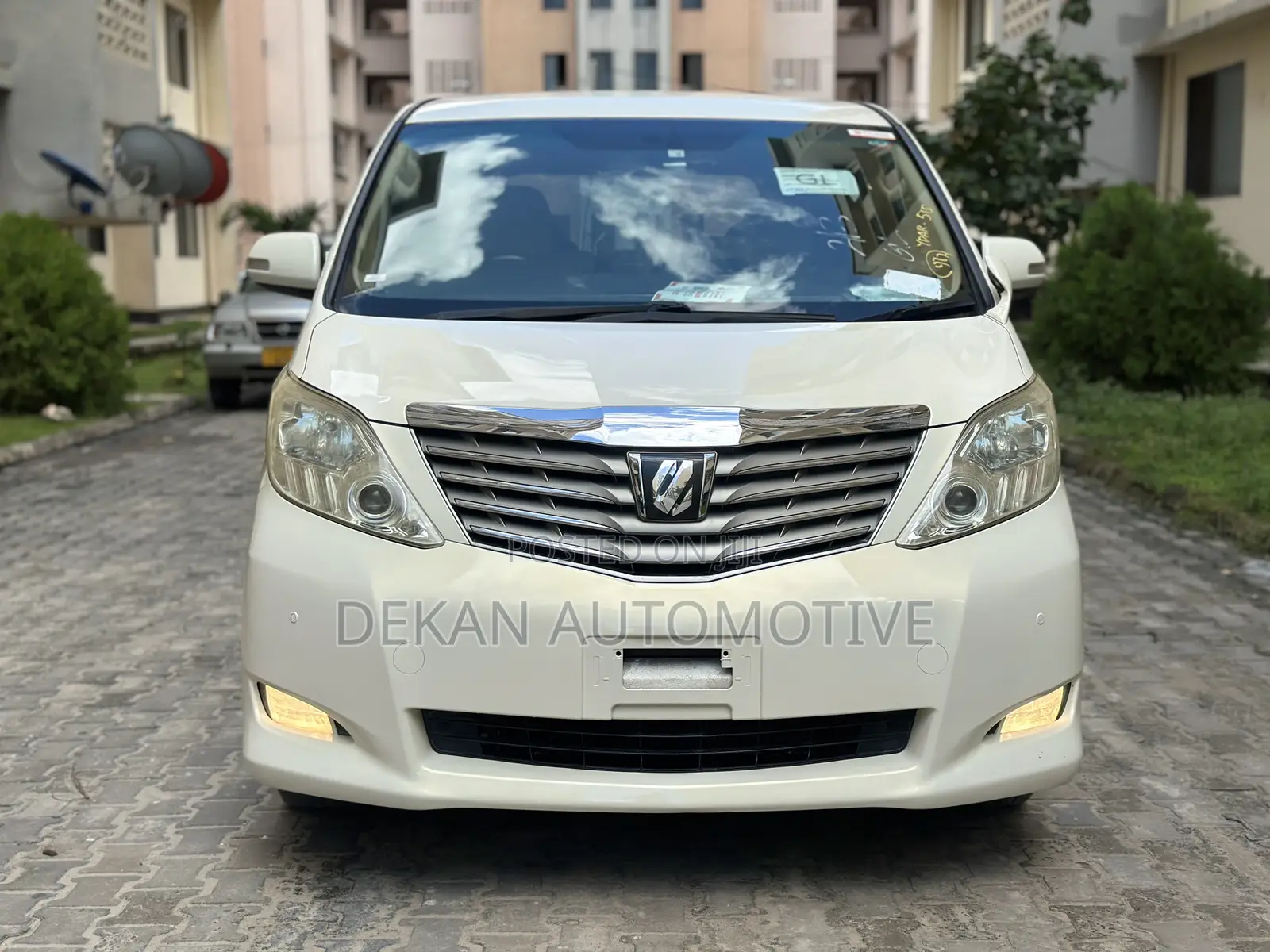 Toyota Alphard 2.4 Petrol FWD 2012 White