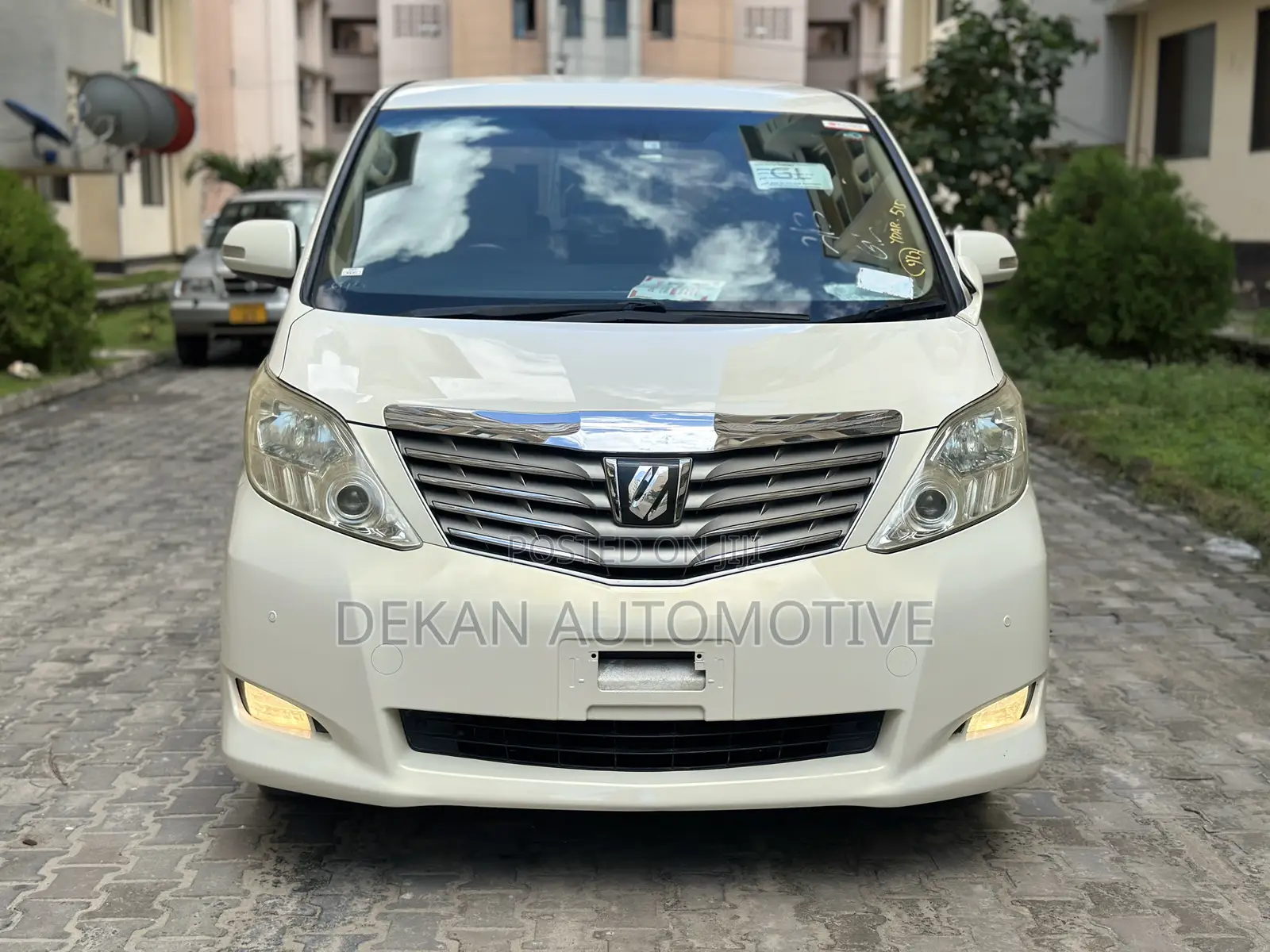 Toyota Alphard 2.4 Petrol FWD 2012 White