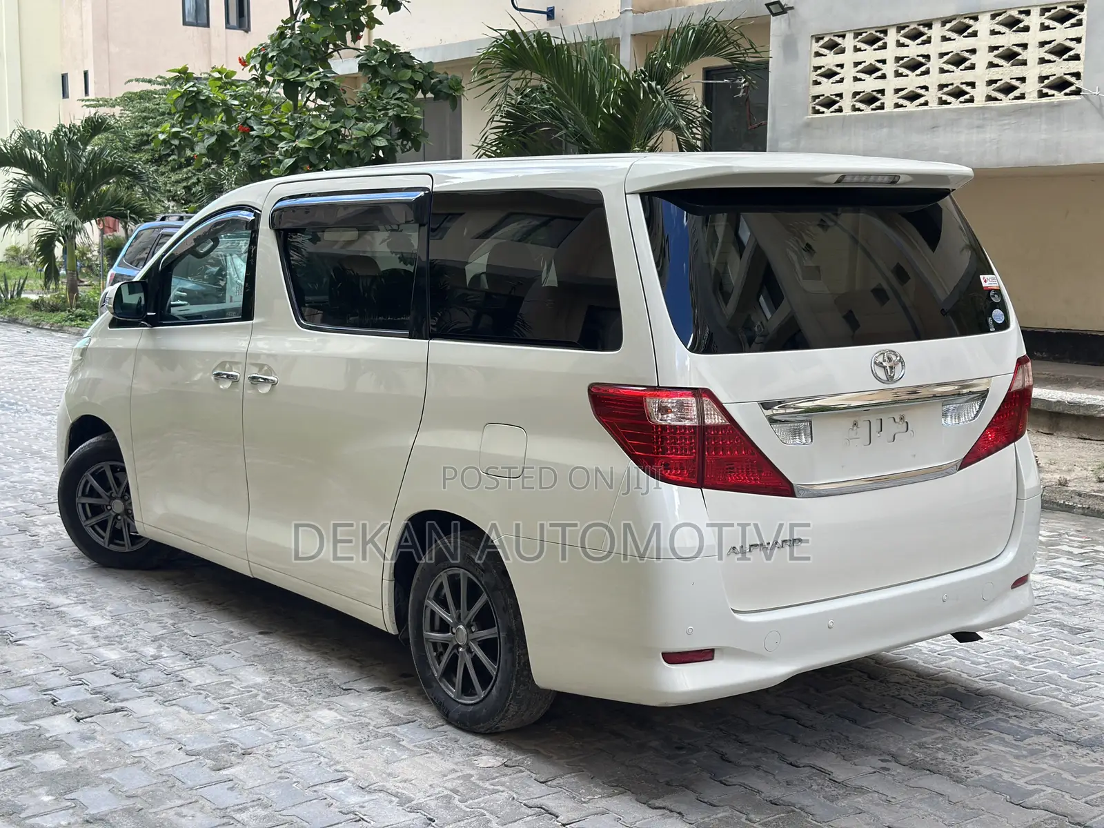 Toyota Alphard 2.4 Petrol FWD 2012 White