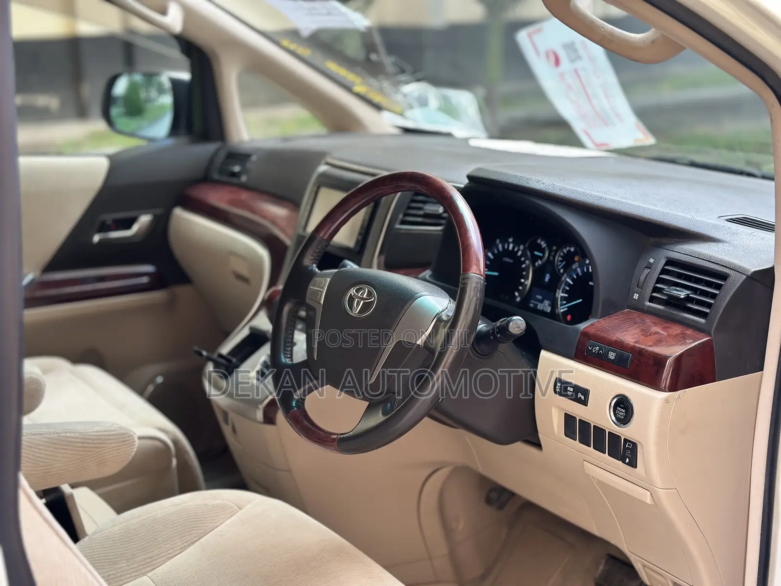 Toyota Alphard 2.4 Petrol FWD 2012 White