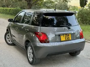 Toyota IST 2004 Gray