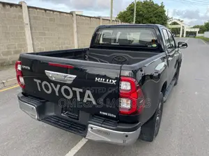 Toyota Hilux Revo Double Cab Deisel 2.8 RWD 2021 Black