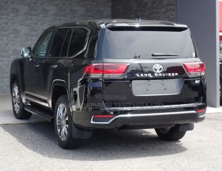 Toyota Land Cruiser LC300 2023 Black