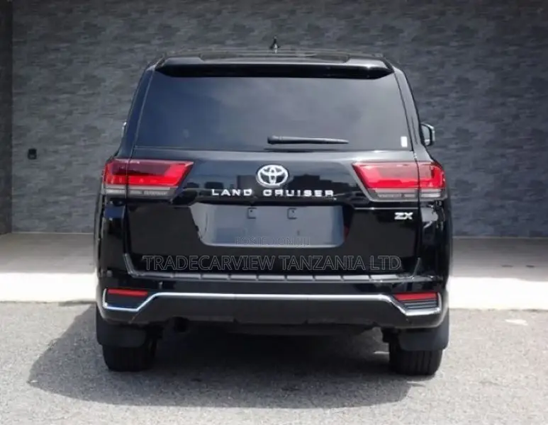 Toyota Land Cruiser LC300 2023 Black