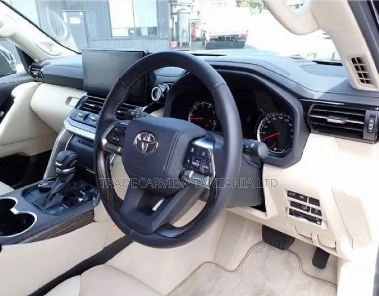 Toyota Land Cruiser LC300 2023 Black