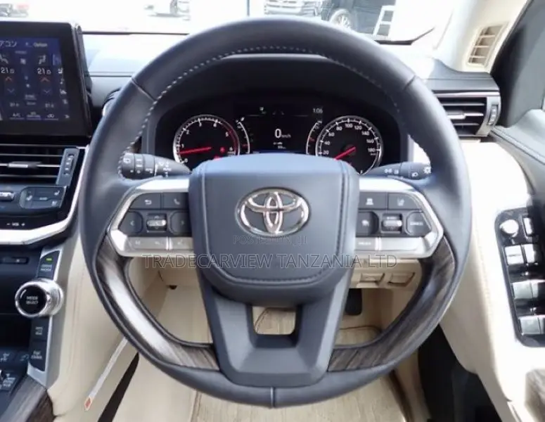 Toyota Land Cruiser LC300 2023 Black