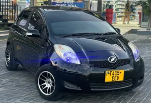 Toyota Vitz 1.5 FWD 3dr 2010 Matt Black