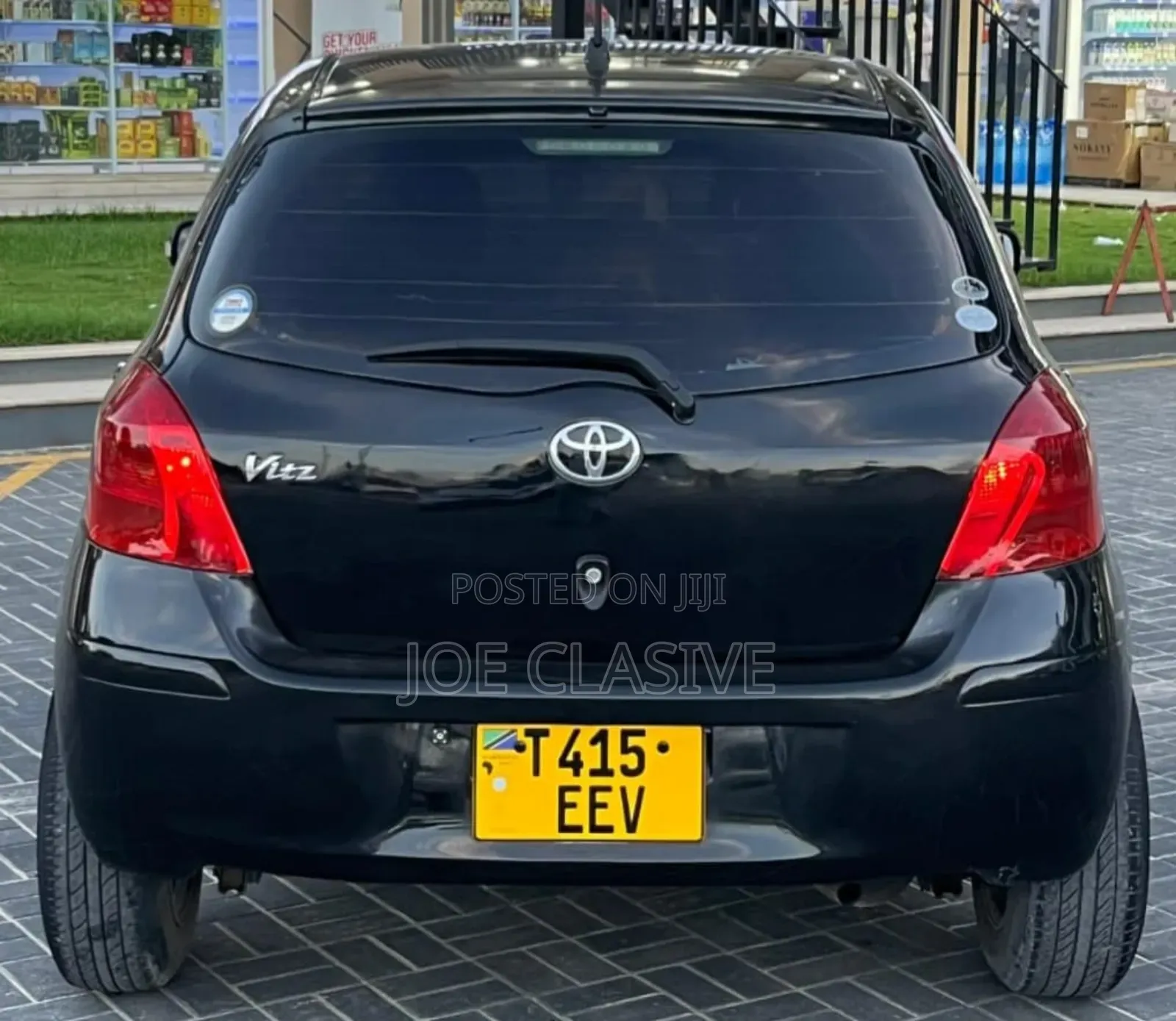 Toyota Vitz 1.5 FWD 3dr 2010 Matt Black