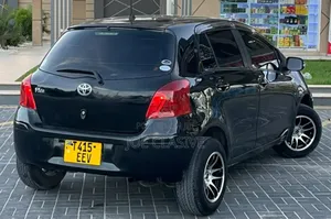 Toyota Vitz 1.5 FWD 3dr 2010 Matt Black