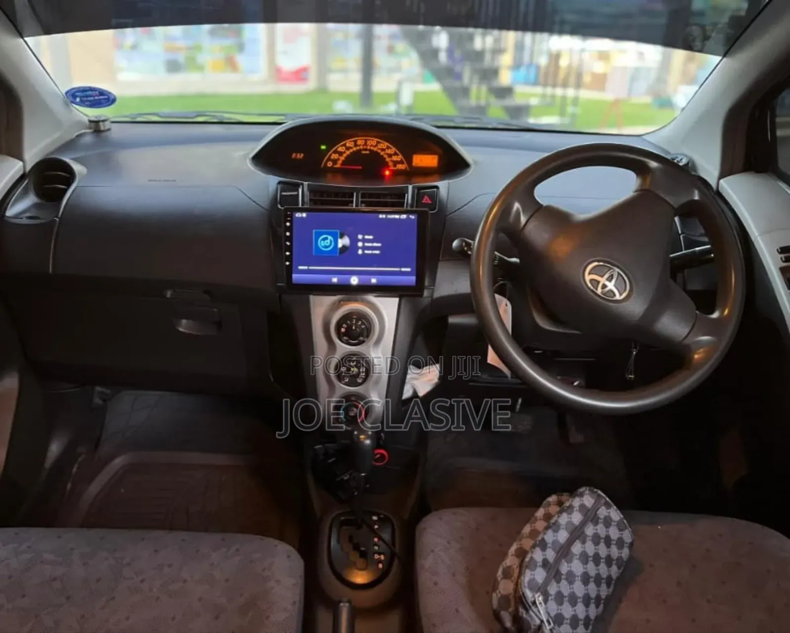 Toyota Vitz 1.5 FWD 3dr 2010 Matt Black