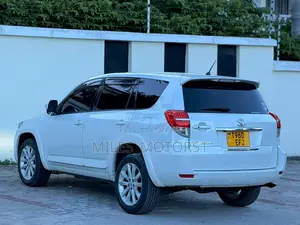 Toyota Vanguard 2010 White