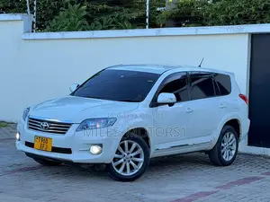Toyota Vanguard 2010 White