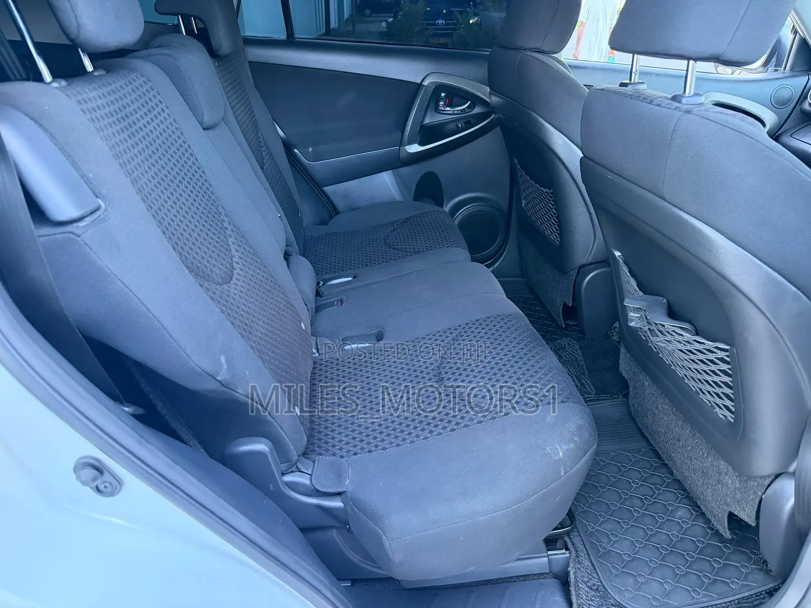 Toyota Vanguard 2010 White