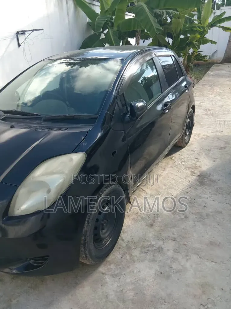 Toyota Vitz 2006 Black