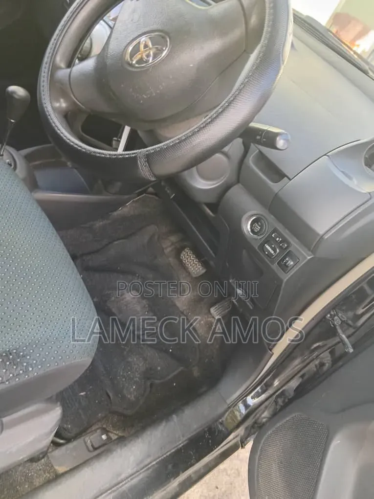 Toyota Vitz 2006 Black