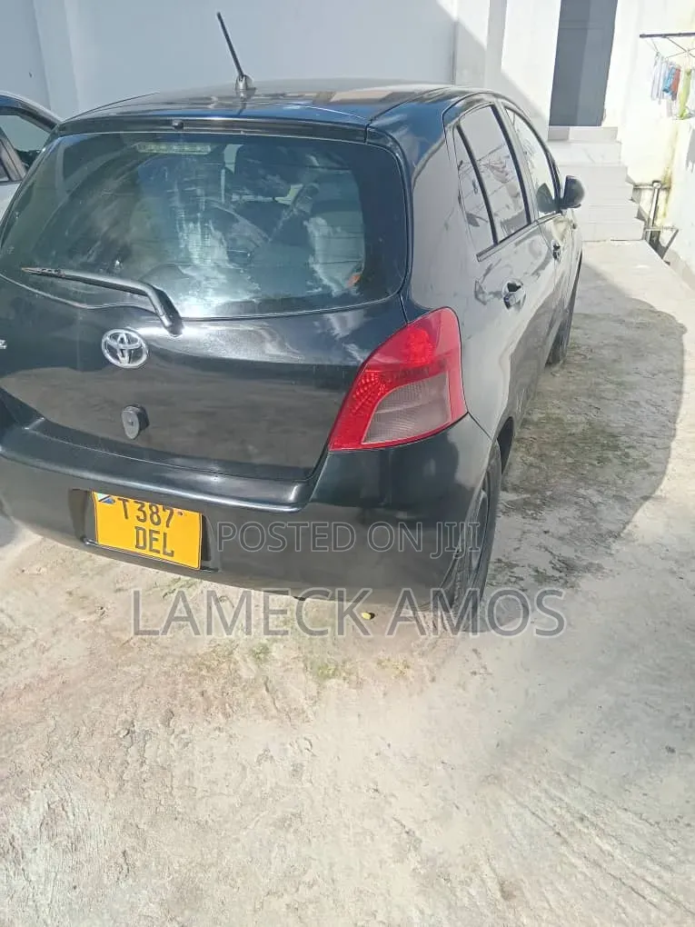 Toyota Vitz 2006 Black