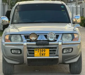 Mitsubishi Pajero 2008 Silver