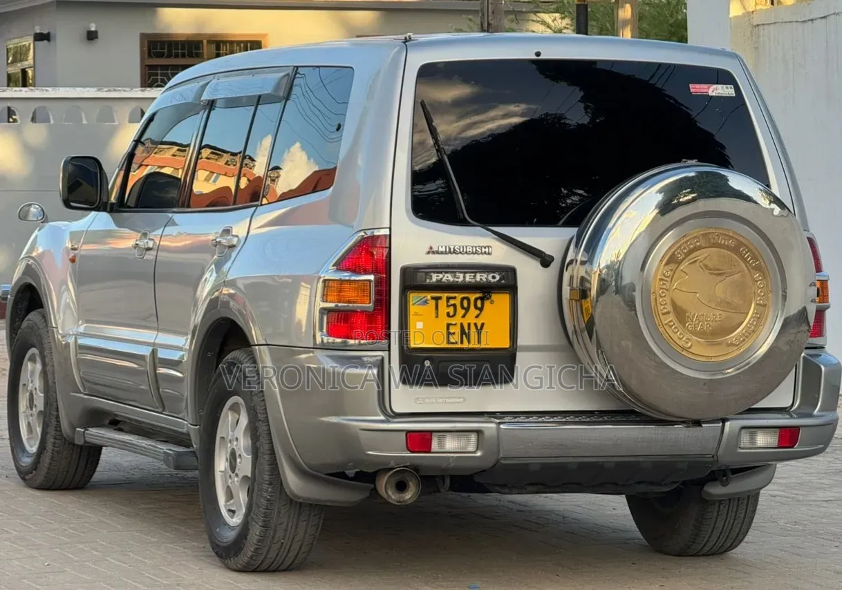 Mitsubishi Pajero 2008 Silver