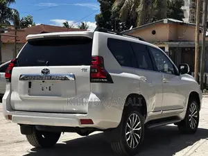 Toyota Land Cruiser Prado 2019 White