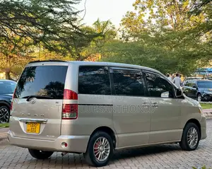 Toyota Noah 2003 Silver