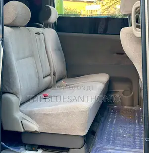 Toyota Noah 2003 Silver