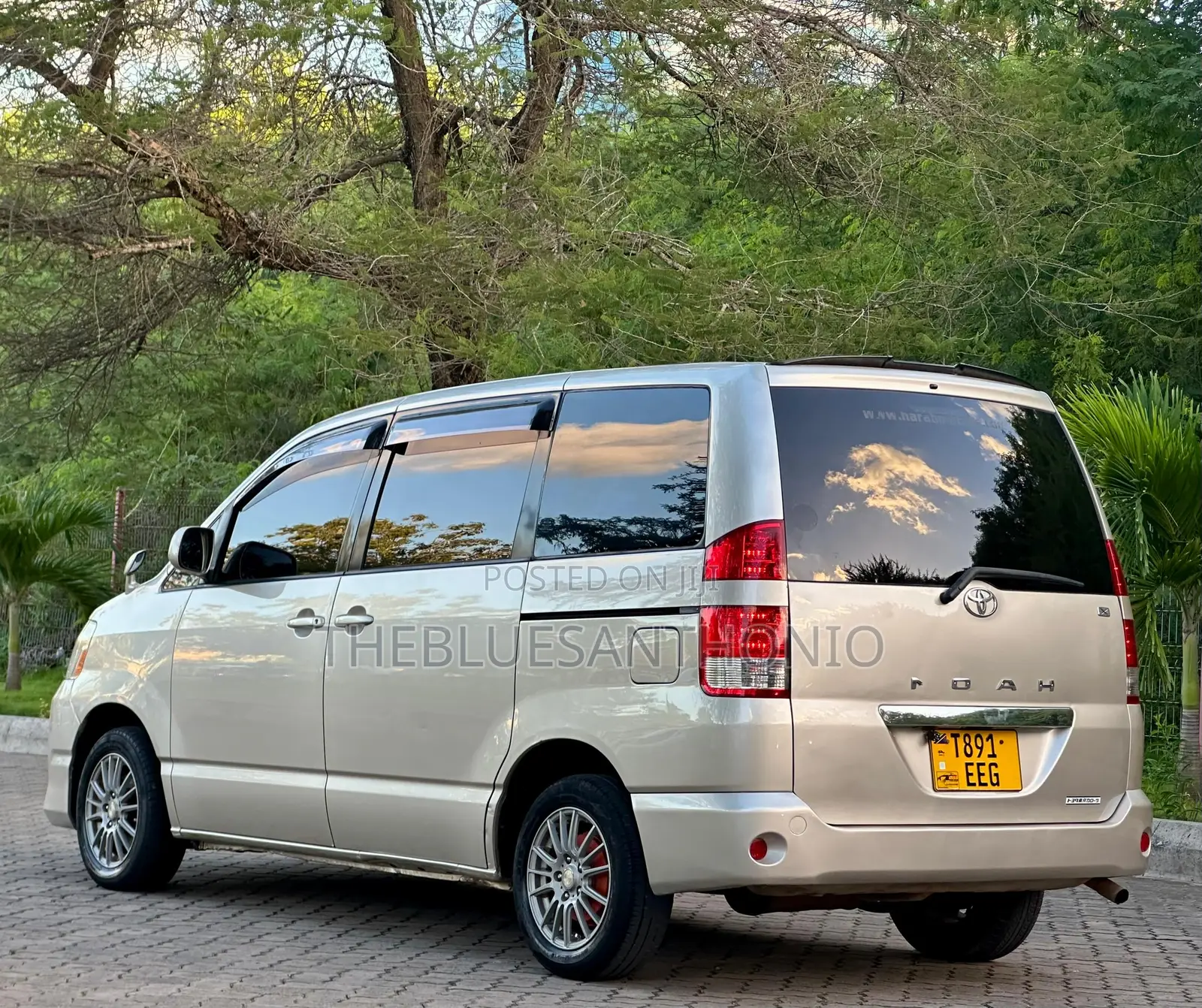 Toyota Noah 2003 Silver