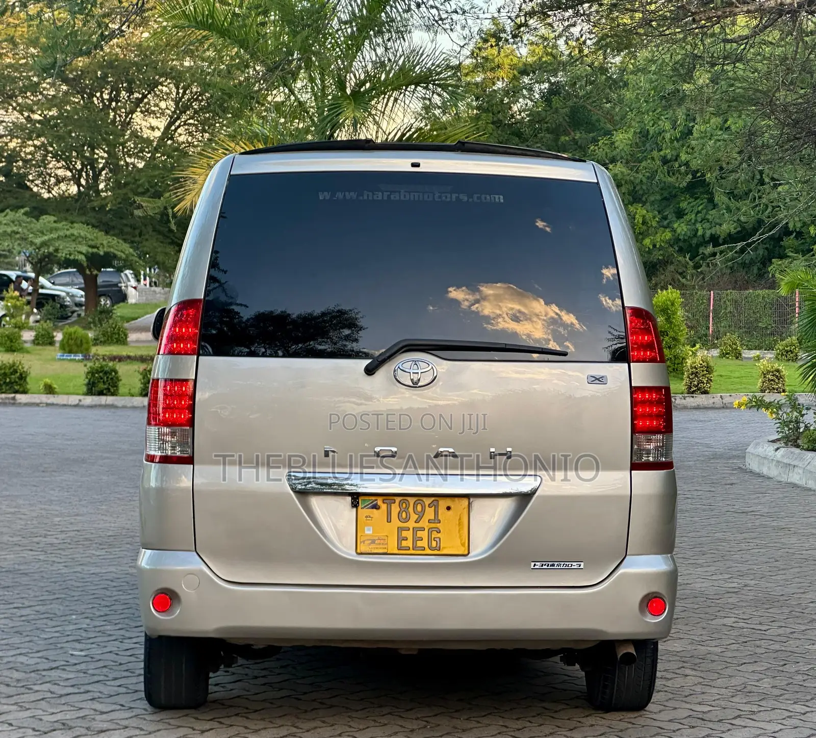 Toyota Noah 2003 Silver