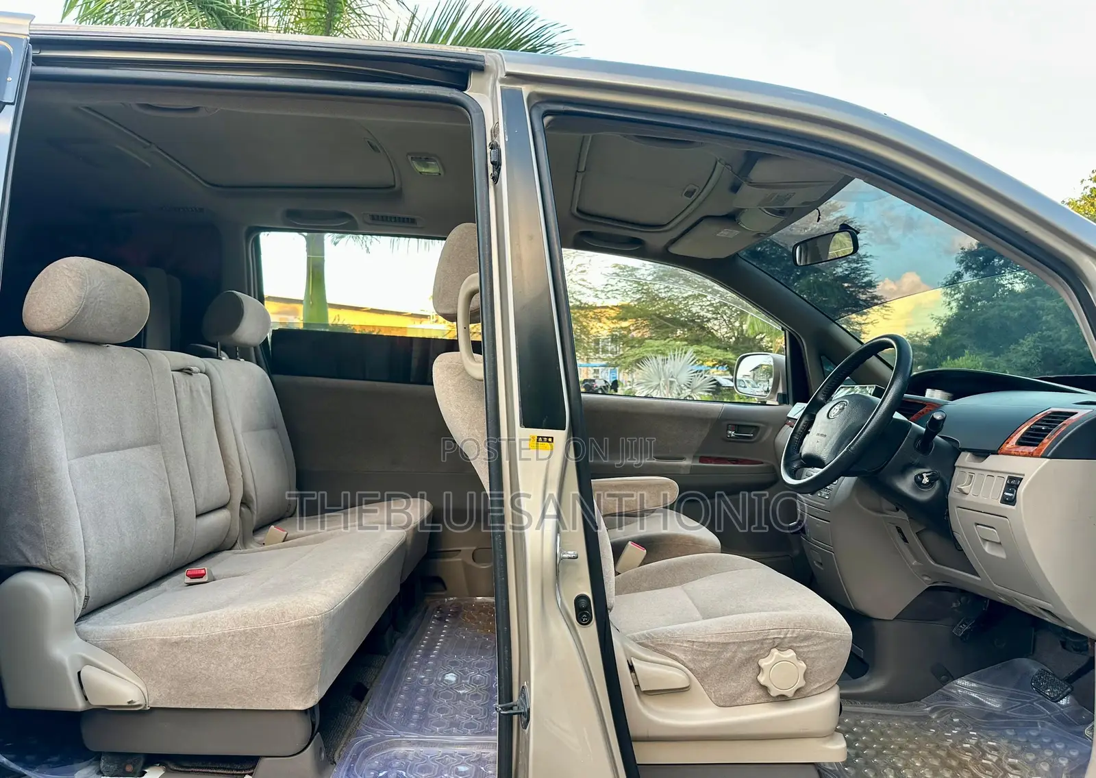 Toyota Noah 2003 Silver