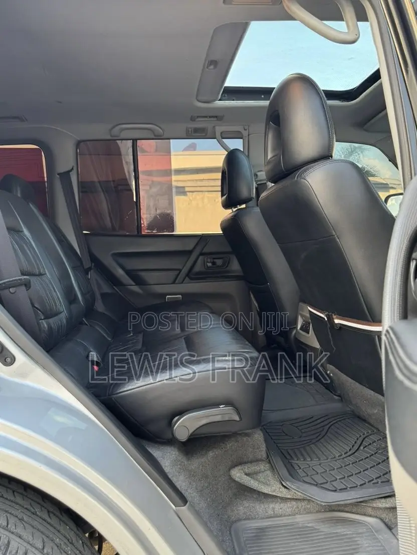 Mitsubishi Pajero 2002 Silver
