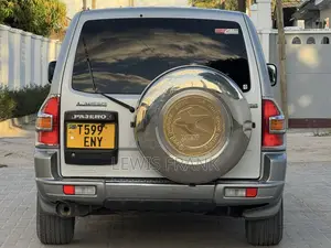 Mitsubishi Pajero 2002 Silver