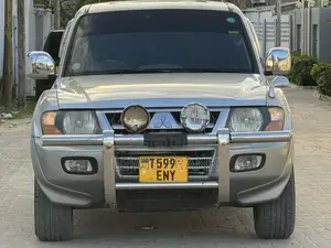 Mitsubishi Pajero 2002 Silver