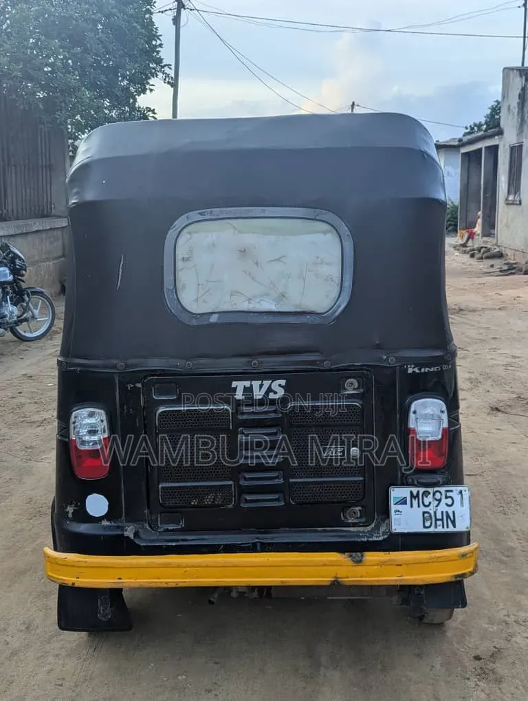New Bajaj Avenger 200 2026 Black