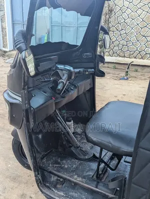New Bajaj Avenger 200 2026 Black