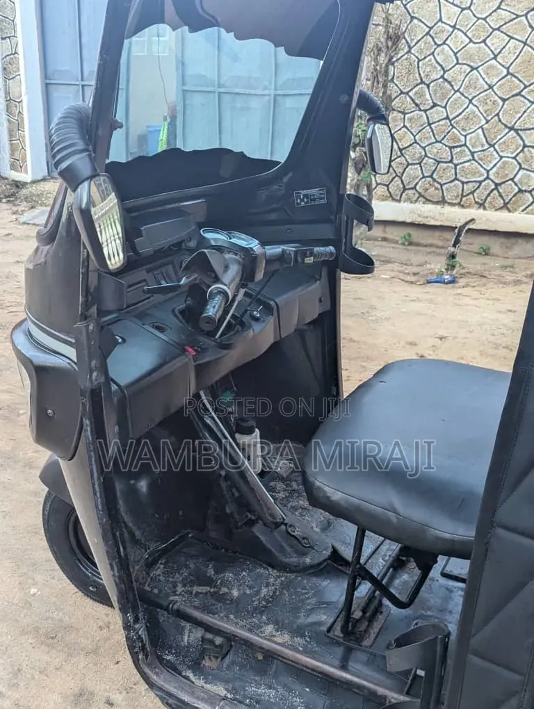 New Bajaj Avenger 200 2026 Black