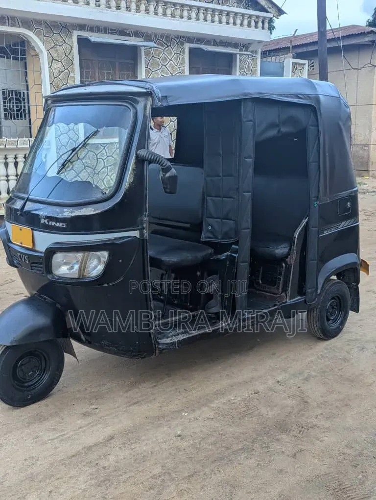 New Bajaj Avenger 200 2026 Black