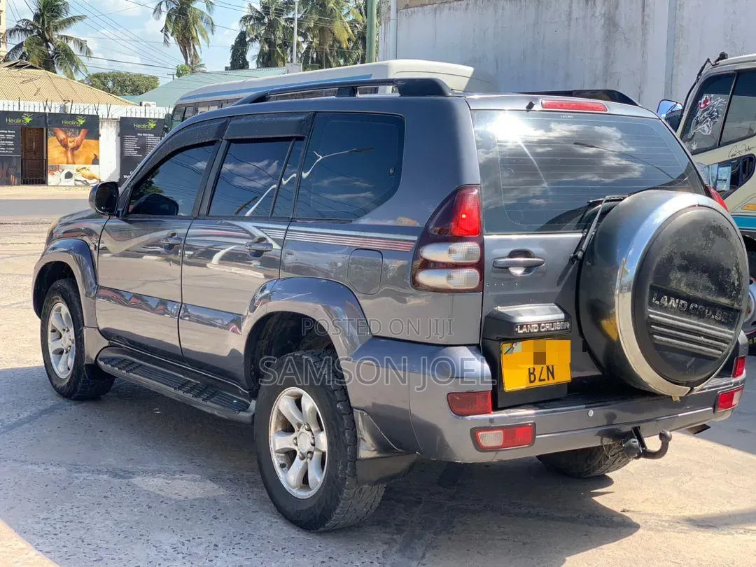 Toyota Land Cruiser Prado 2005 Gray