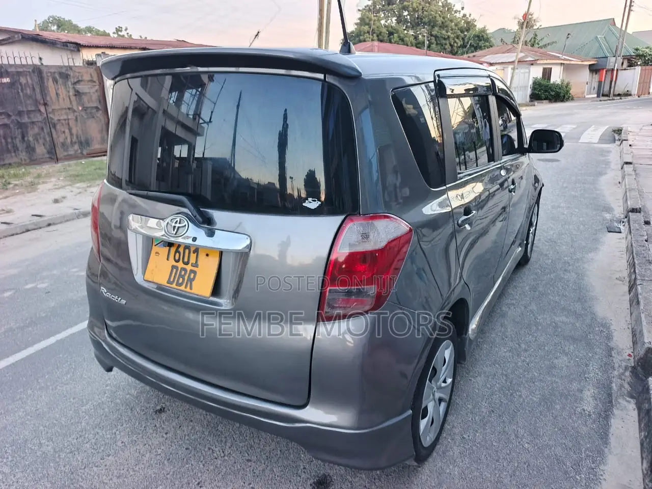 Toyota Ractis 2005 Gray