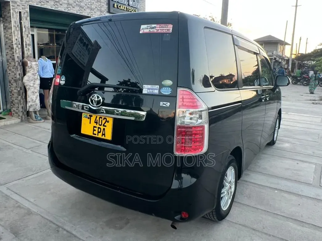 Toyota Noah 2008 Black