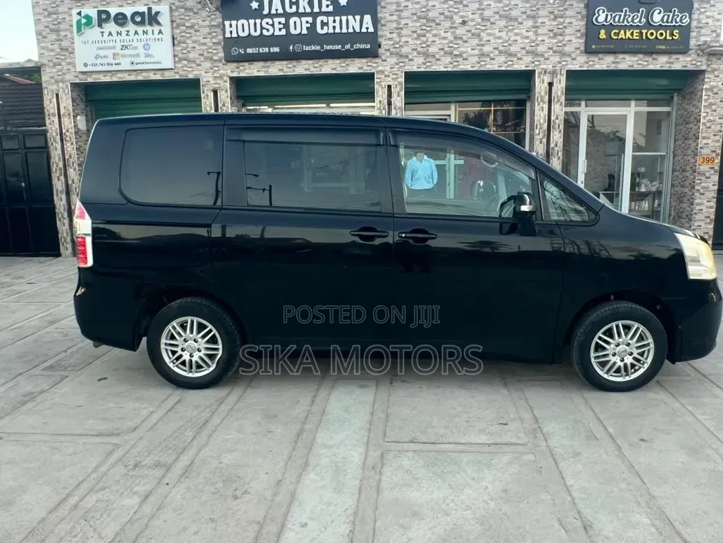 Toyota Noah 2008 Black