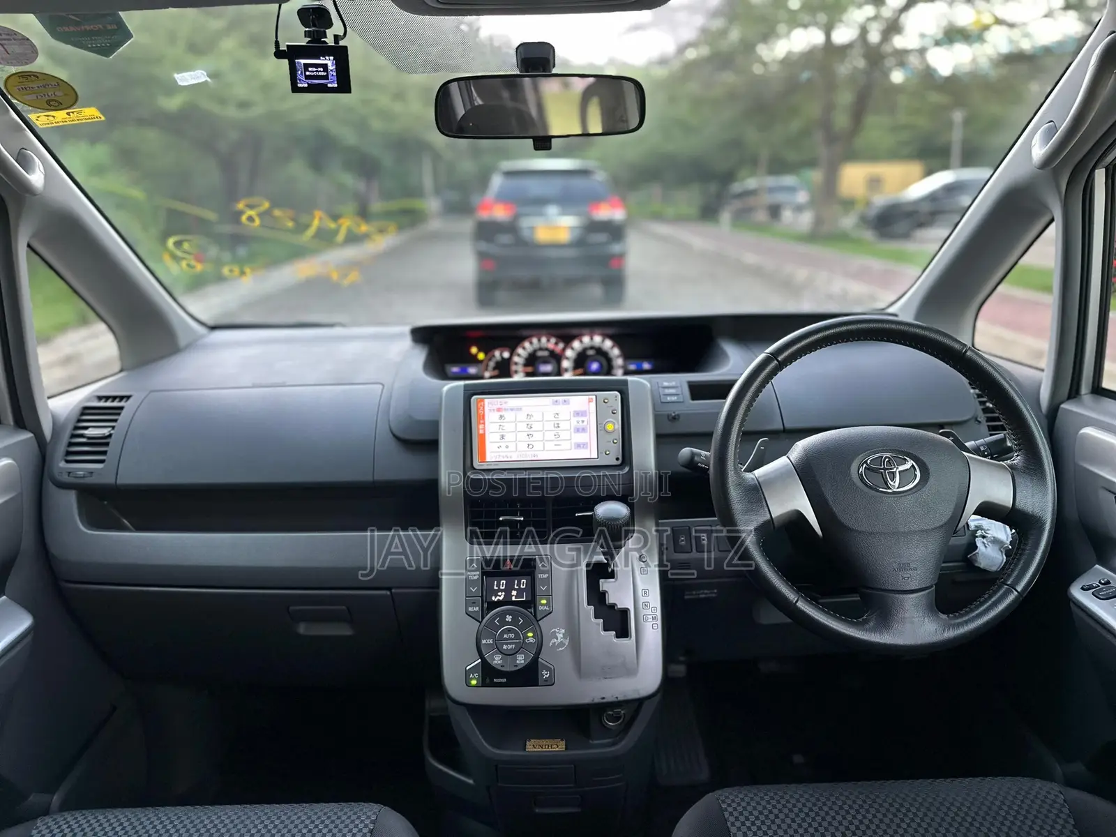 Toyota Noah 2010 Silver