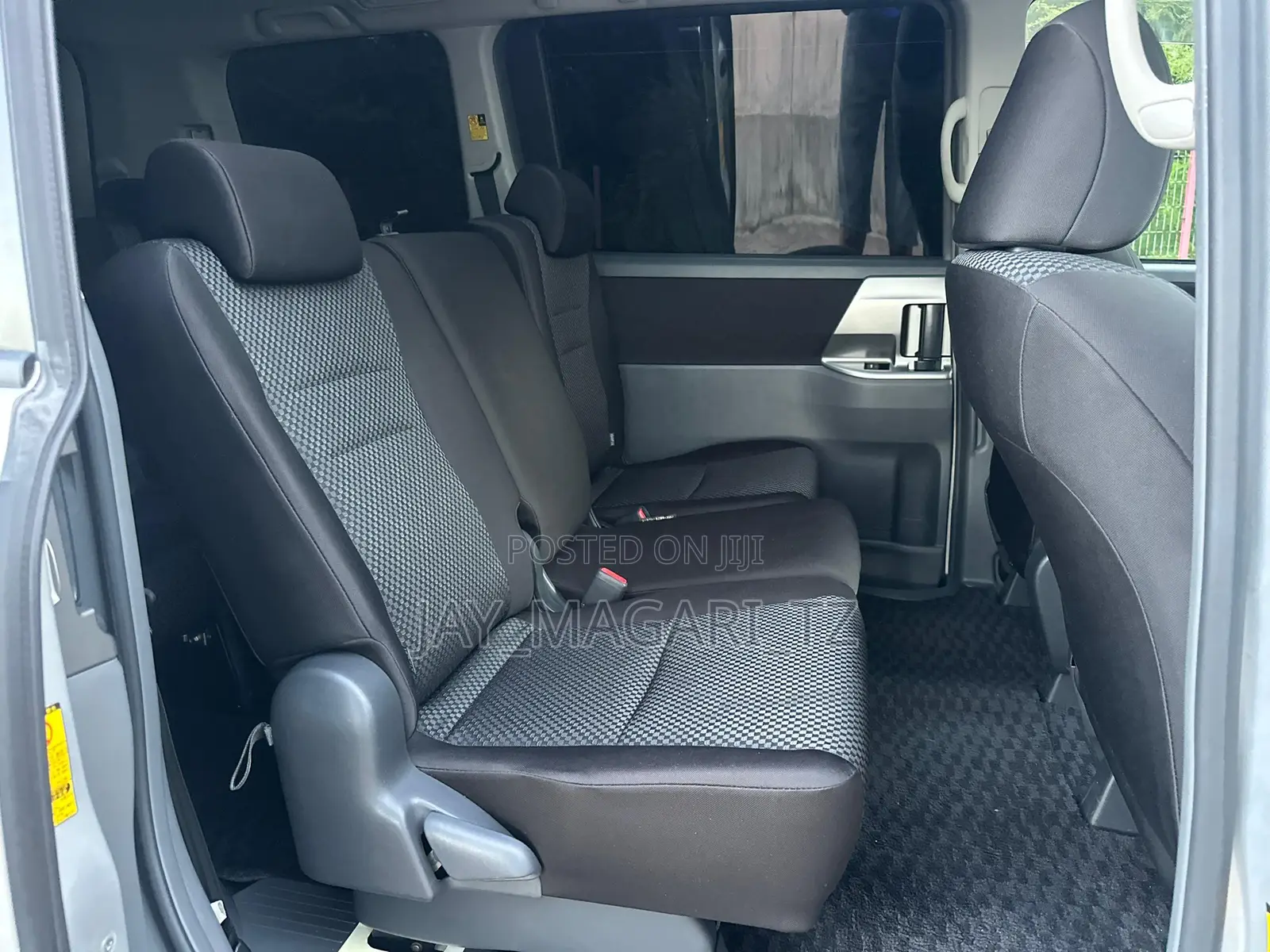 Toyota Noah 2010 Silver