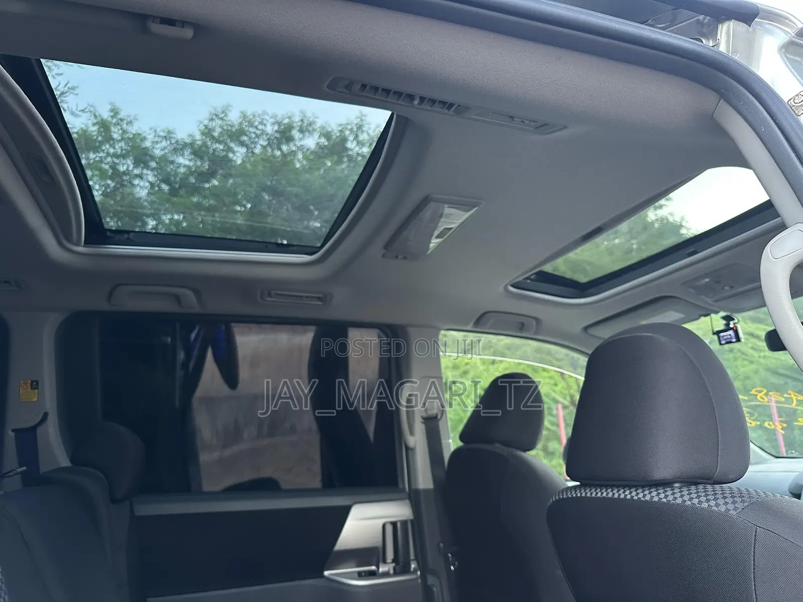 Toyota Noah 2010 Silver