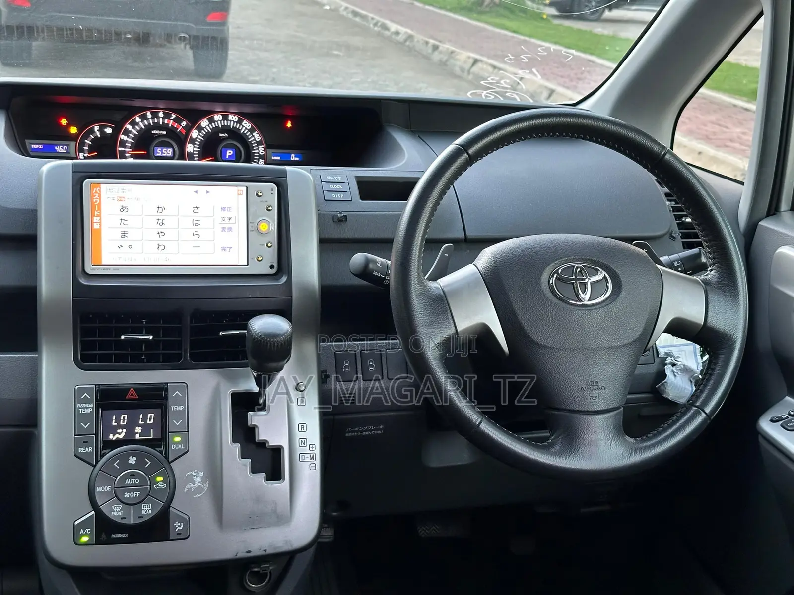 Toyota Noah 2010 Silver