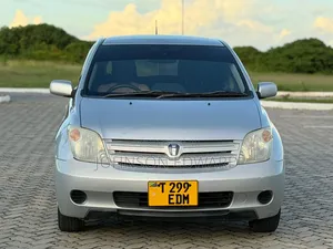 Toyota IST 2005 Silver