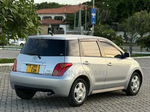 Toyota IST 2005 Silver