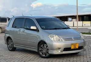 Toyota Raum 2005 Silver
