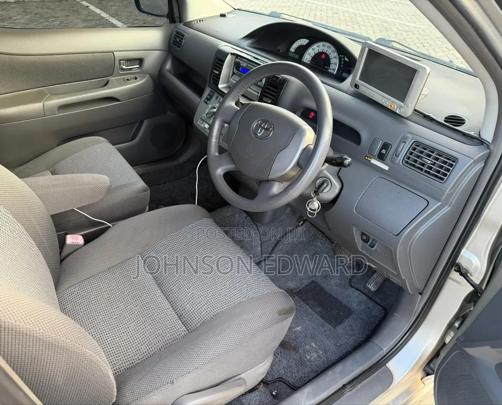 Toyota Raum 2005 Silver