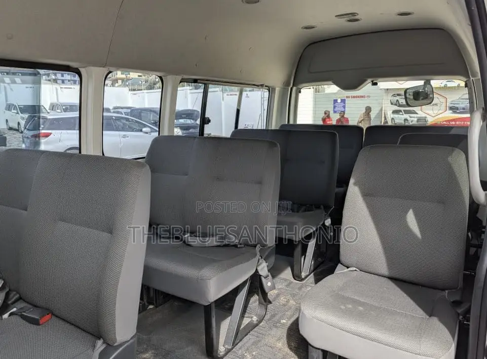 Toyota HiAce 2016 White