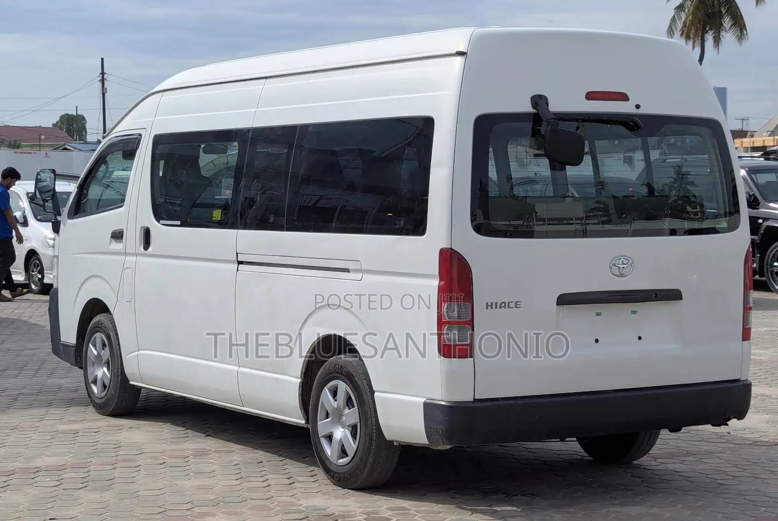 Toyota HiAce 2016 White