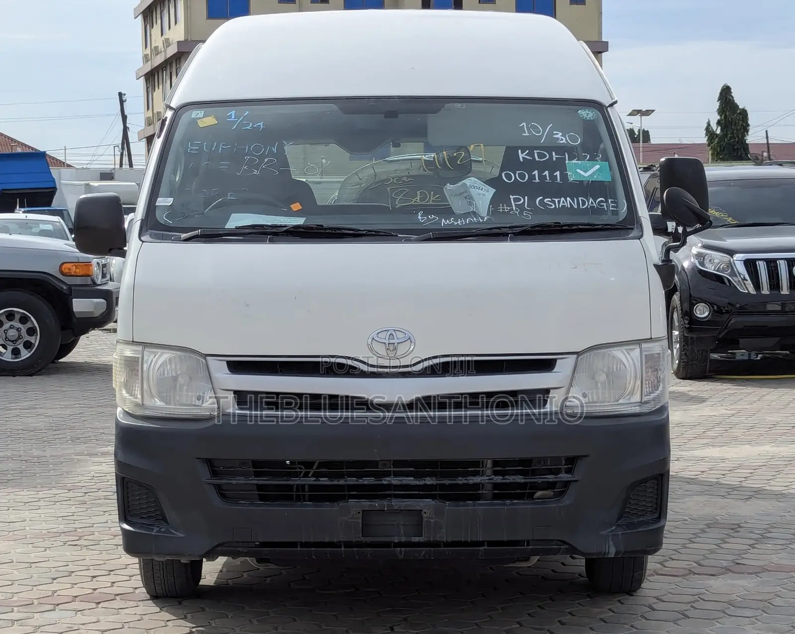 Toyota HiAce 2016 White